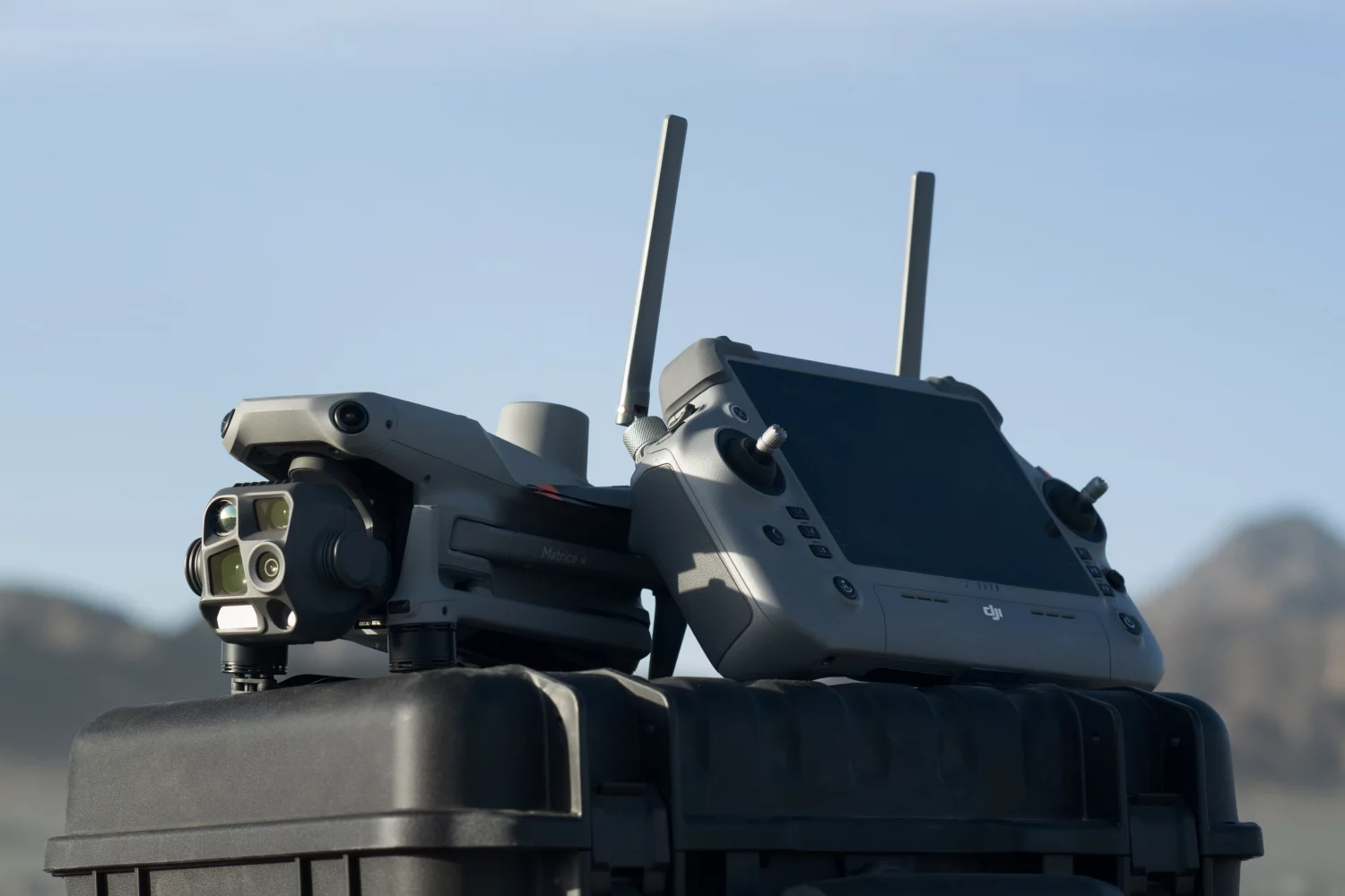 DJI Matrice 4T — промышленный БПЛА с тепловизором