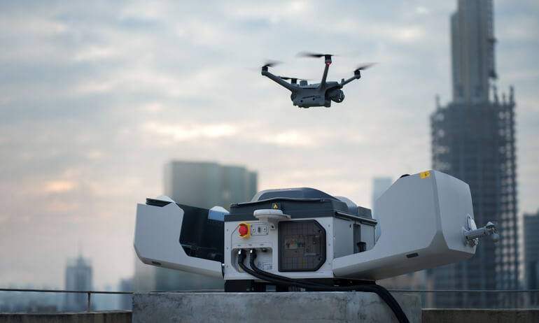 Зарядная станция DJI Dock 3 с квадрокоптером DJI Matrice 4D -