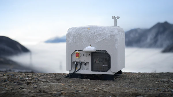 Зарядная станция DJI Dock 3 с квадрокоптером DJI Matrice 4D -