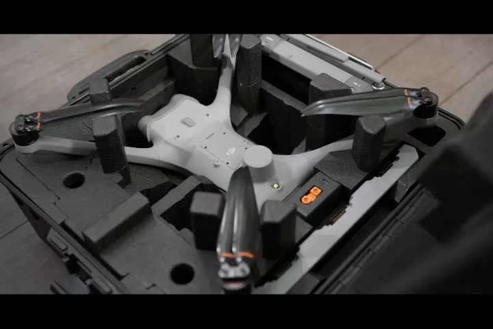 Зарядная станция DJI Dock 3 с квадрокоптером DJI Matrice 4D -